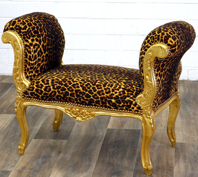 Sitzbank im Leopardenlook-Design
